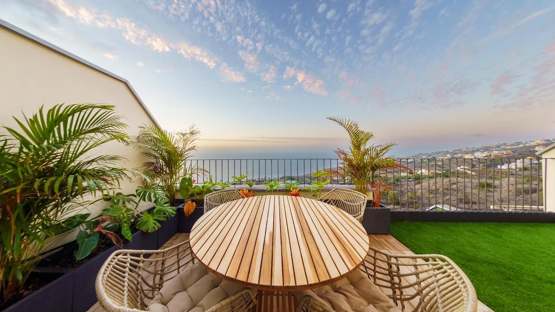 Victoria Dreamhouse - 2Br Seaviews Terrace Apartment La Victoria de Acentejo Spain
